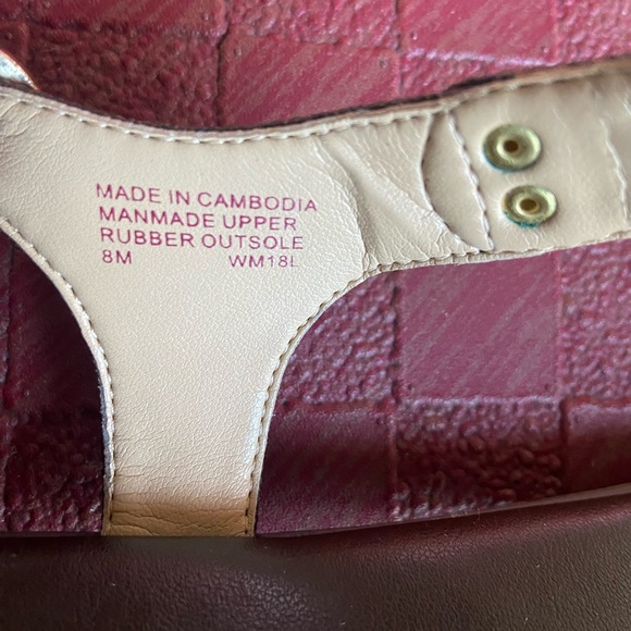 MICHAEL KORS MK LOGO PLATE BROWN SANDALS - Picture 7 of 9